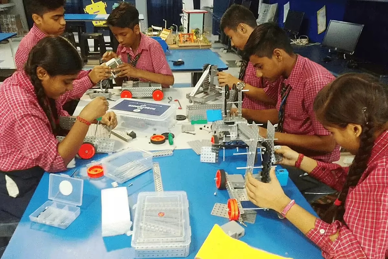 Students working in an ATL or innovation lab